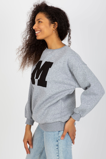 Hall, ilma kapuutsita ja...