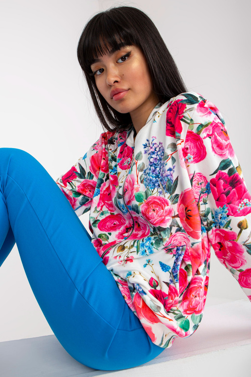 Valge ja roosa lilledega veluurist...