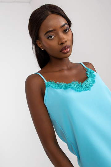 Sinine sile pitskaelusega topp