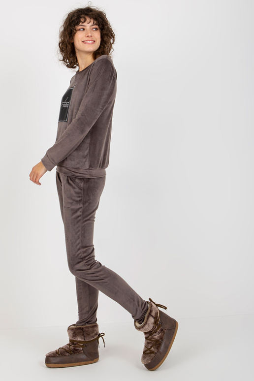 Tumehall naiste ümara kaelusega... Tumehall naiste ümara kaelusega...