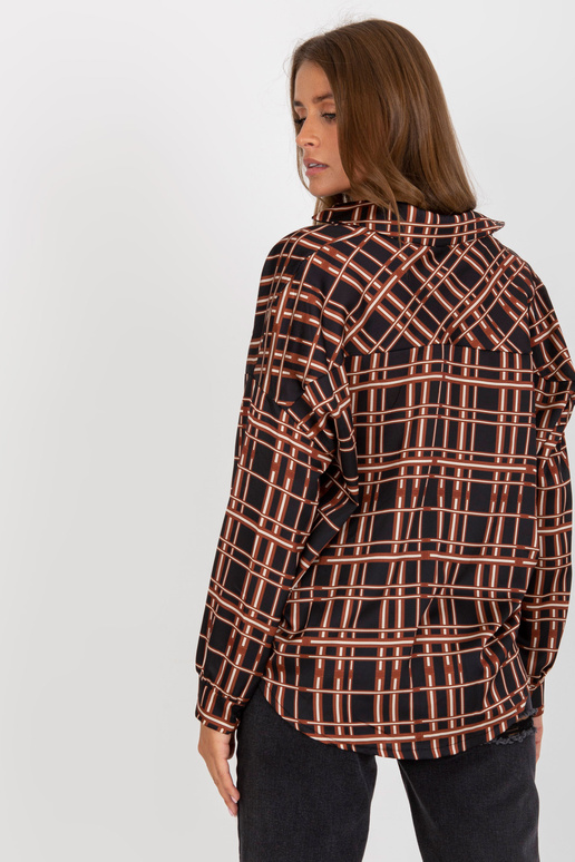 Must ruuduline pikkade varrukatega särk