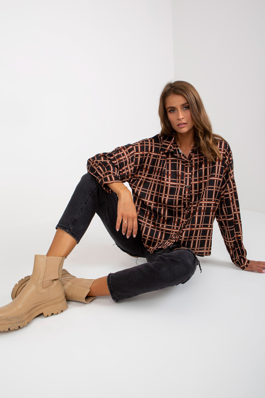 Must ruuduline pikkade varrukatega särk