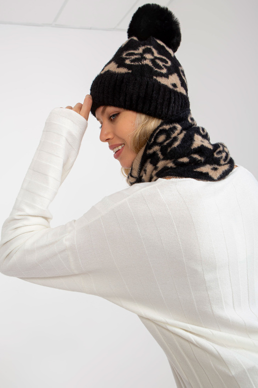 Must-beež naiste mustritega talvemüts