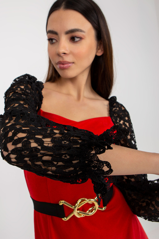 Punane dekoratiivsete varrukatega... Punane dekoratiivsete varrukatega...