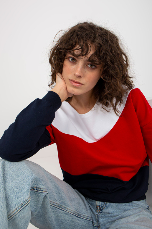 Valge ja tumesinine ümara kaelusega...