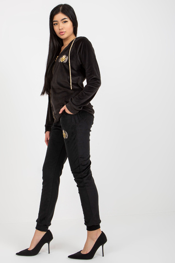 Must kaheosaline triipudega... 2