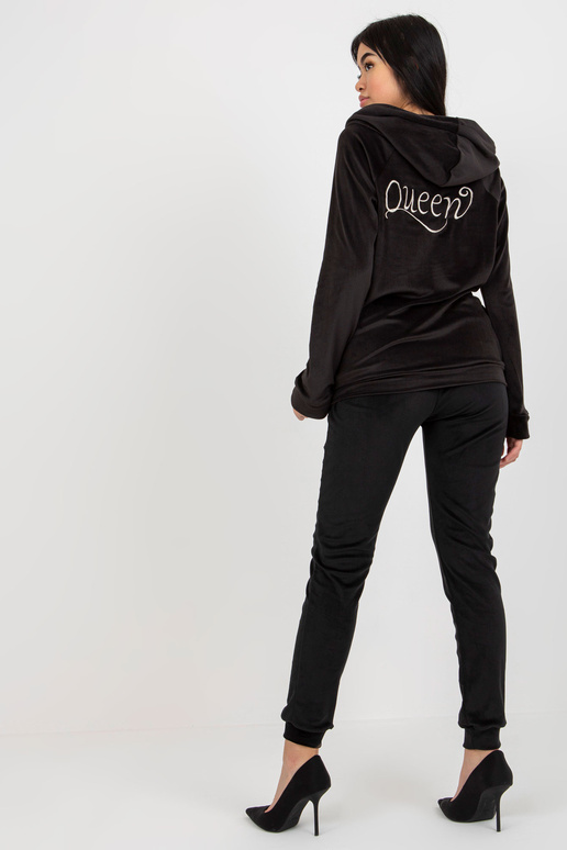 Must kaheosaline triipudega... Must kaheosaline triipudega...