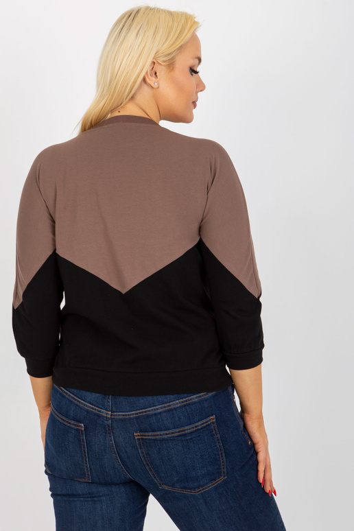 Pruun ja must naiste suures suuruses...