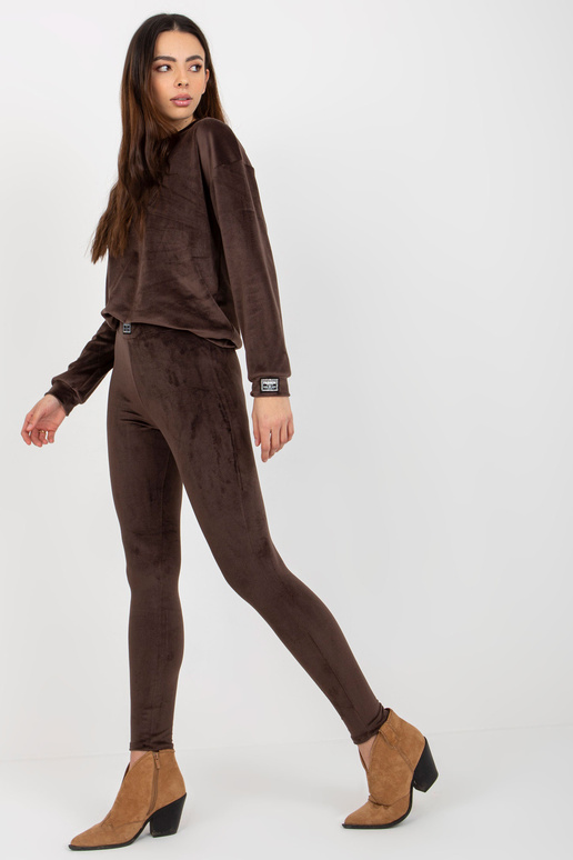 Tumepruun naiste veluurikomplekt... Tumepruun naiste veluurikomplekt...