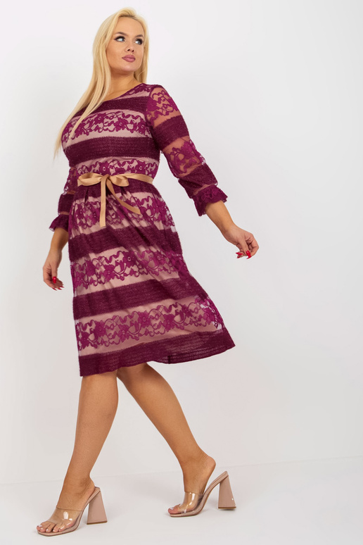 Lilla suures suuruses pitsiga...