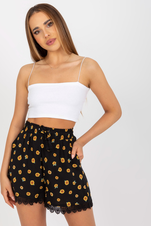 Mustad heledad vabaaja lühikesed...