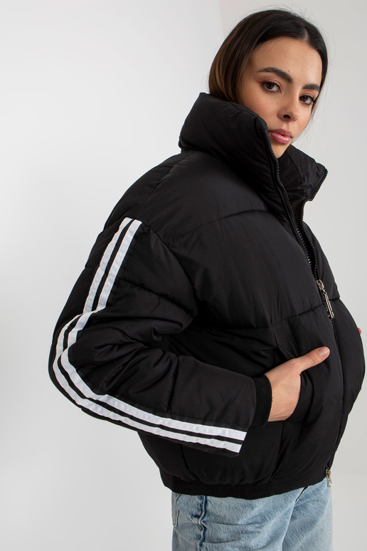 Must tepitud triipudega talvejope