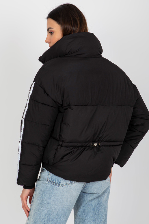 Must tepitud triipudega talvejope