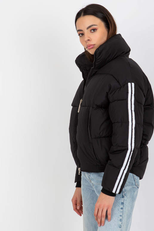 Must tepitud triipudega talvejope