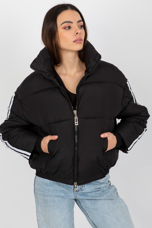 Must tepitud triipudega talvejope