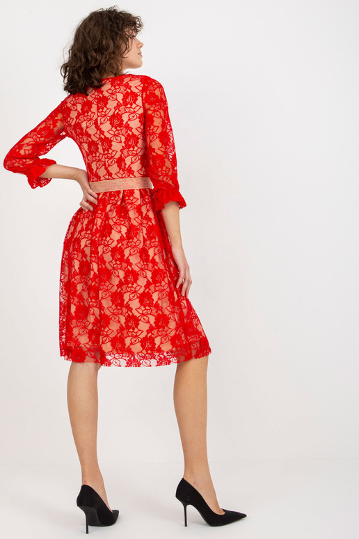 Punase pitsiga Midi pikkusega... Punase pitsiga Midi pikkusega...