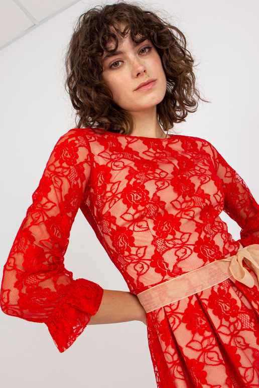 Punase pitsiga Midi pikkusega... Punase pitsiga Midi pikkusega...