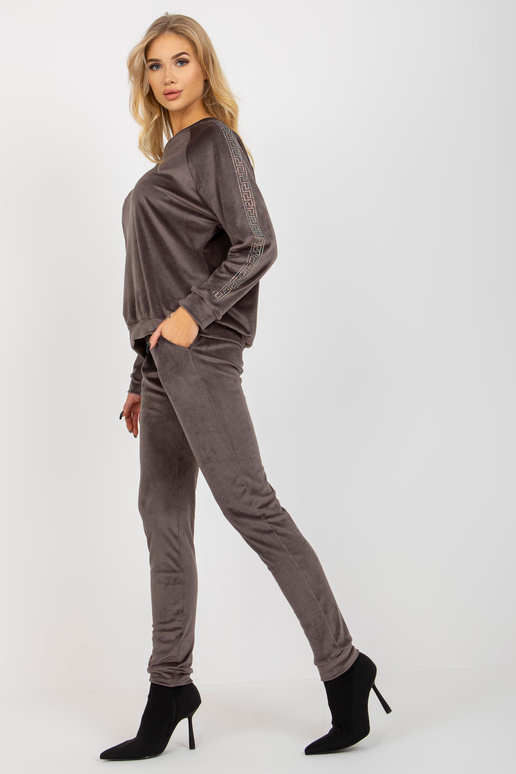 Tumehall naiste veluurkivide...