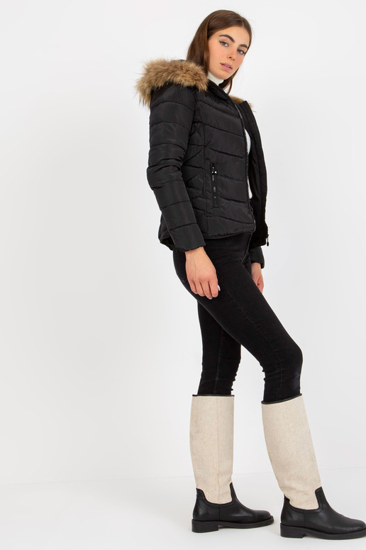 Must tepitud kapuutsiga üleminekujope Must tepitud kapuutsiga üleminekujope