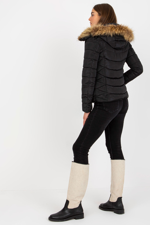 Must tepitud kapuutsiga üleminekujope Must tepitud kapuutsiga üleminekujope