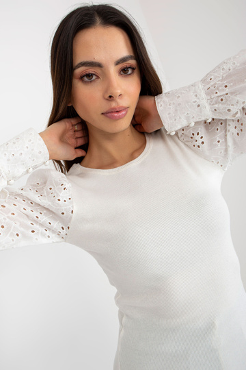 Valge soonikuga pidulik...