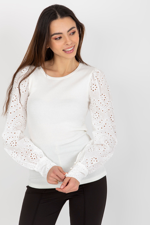 Valge soonikuga pidulik ažuursete...