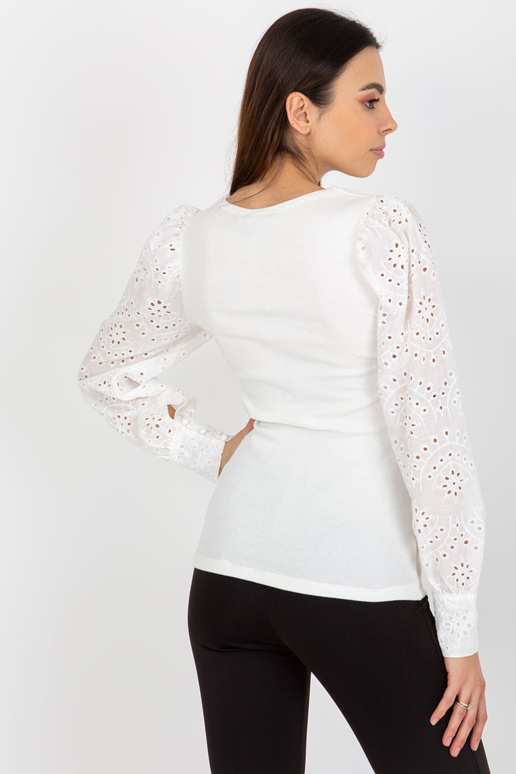 Valge soonikuga pidulik ažuursete...