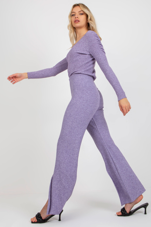 Lillad laiad lõhikuga kootud püksid