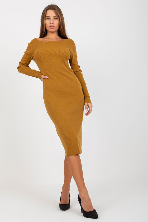 Tumekollane kootud kleit kaelusega... Tumekollane kootud kleit kaelusega...