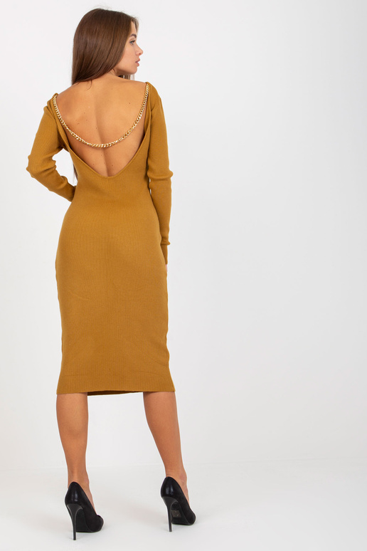 Tumekollane kootud kleit kaelusega... Tumekollane kootud kleit kaelusega...