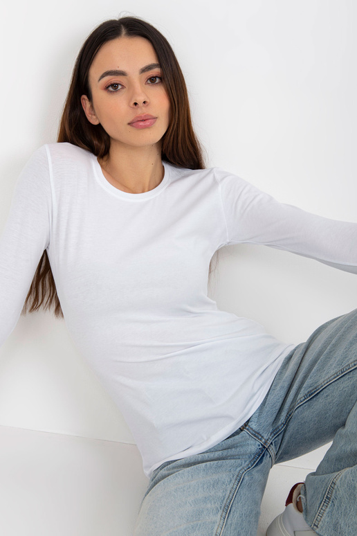 Valge põhiline ümara kaelusega...