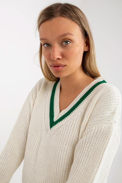 Valge V-kaelusega kootud minikleit...