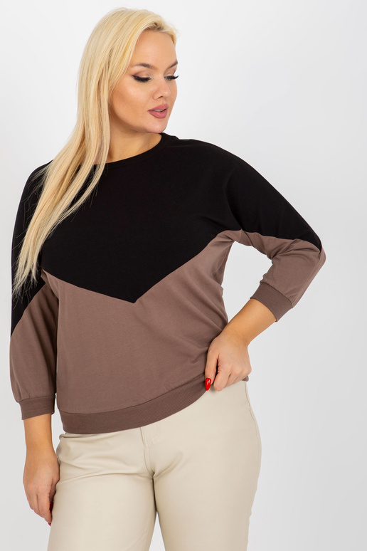 Must ja pruun ümara kaelusega pluss...