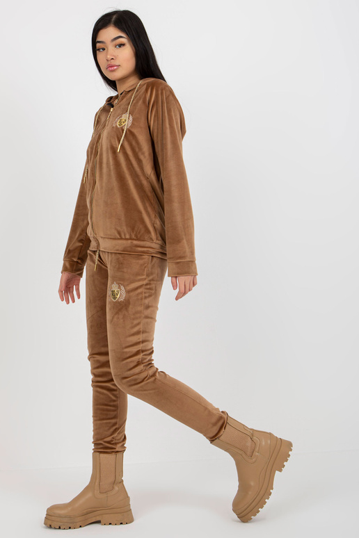 Kameli naiste veluurkomplekt... Kameli naiste veluurkomplekt...