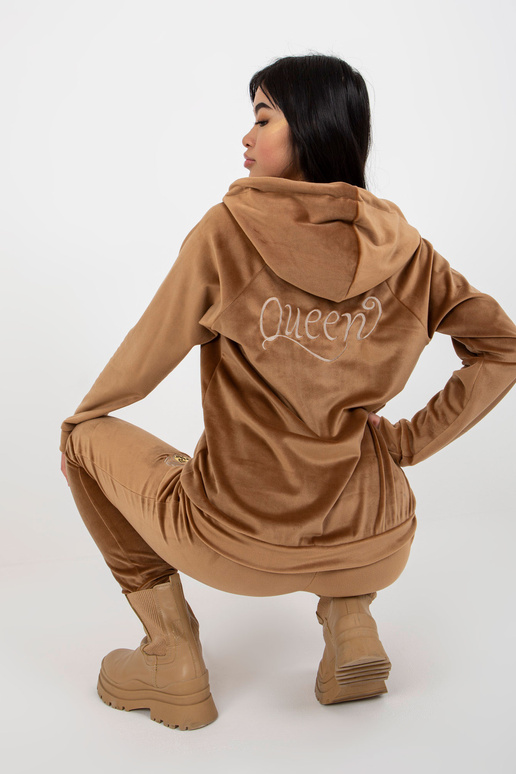 Kameli naiste veluurkomplekt... Kameli naiste veluurkomplekt...