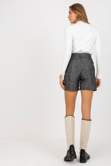 Tumehallid naiste...