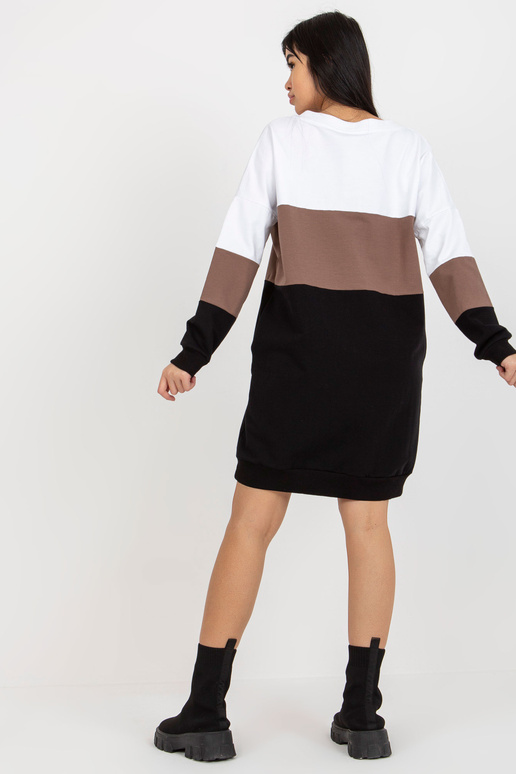 Valge ja must avar V-kaelusega... Valge ja must avar V-kaelusega...