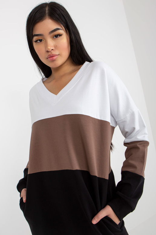 Valge ja must avar V-kaelusega... Valge ja must avar V-kaelusega...