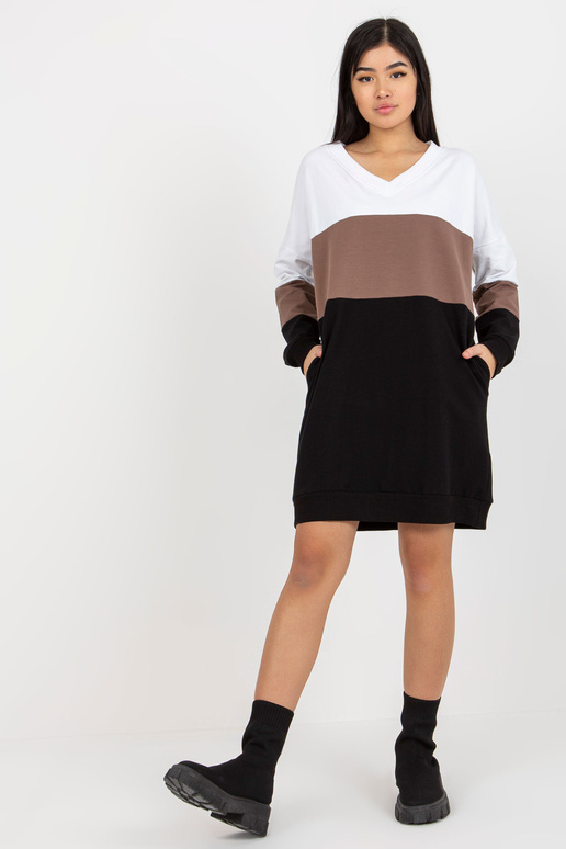 Valge ja must avar V-kaelusega... Valge ja must avar V-kaelusega...