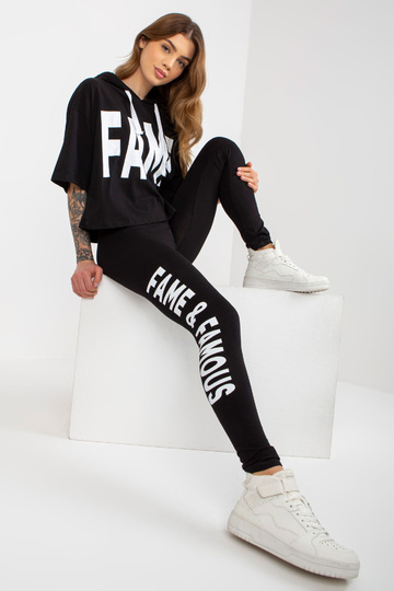 Must vabaajakomplekt...