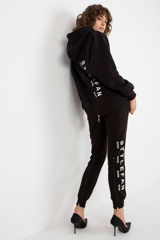 Must naiste dressikomplekt, millel on... Must naiste dressikomplekt, millel on...