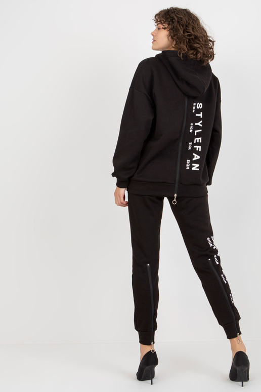 Must naiste dressikomplekt, millel on... Must naiste dressikomplekt, millel on...