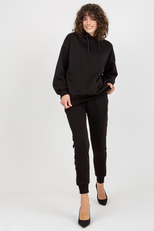 Must naiste dressikomplekt, millel on... Must naiste dressikomplekt, millel on...