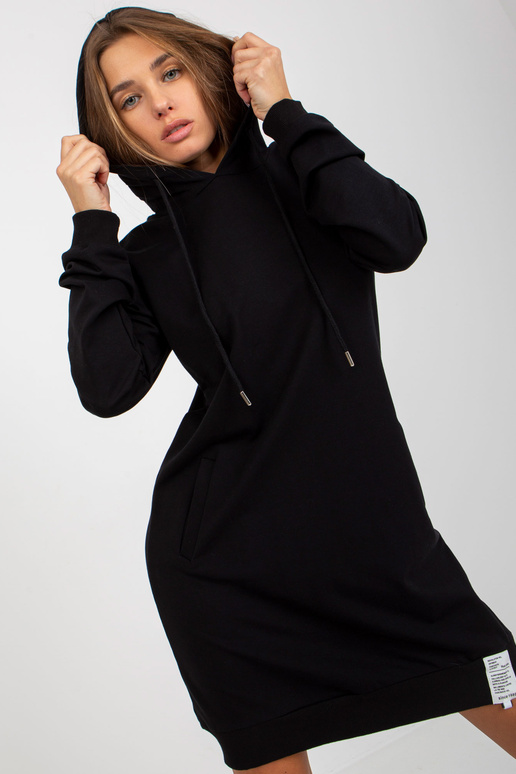 Lihtne must taskutega dressipluus