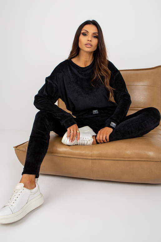 Must naiste veluurkomplekt koos... Must naiste veluurkomplekt koos...