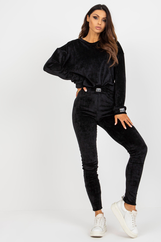 Must naiste veluurkomplekt koos... Must naiste veluurkomplekt koos...