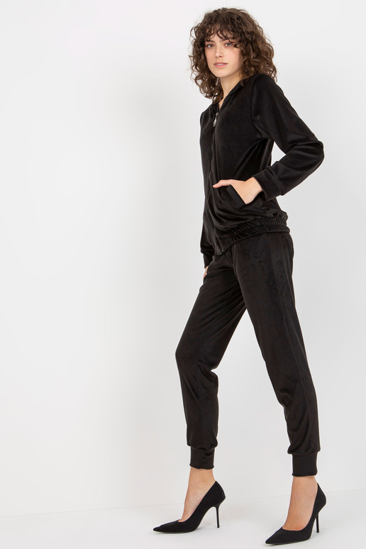 Must naiste veluurkomplekt kapuutsiga