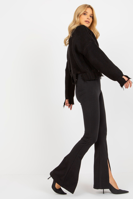 Mustad laienevad lõhikute ja... Mustad laienevad lõhikute ja...