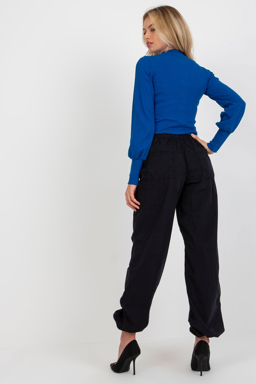 Tumesinise soonikuga poolkaelusega...