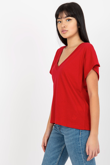 Punane V-kaelusega T-särk...